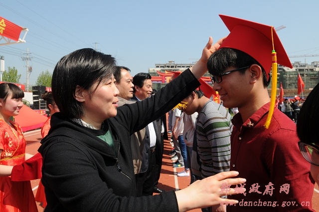 罗文阁出席18岁成人仪式.jpg
